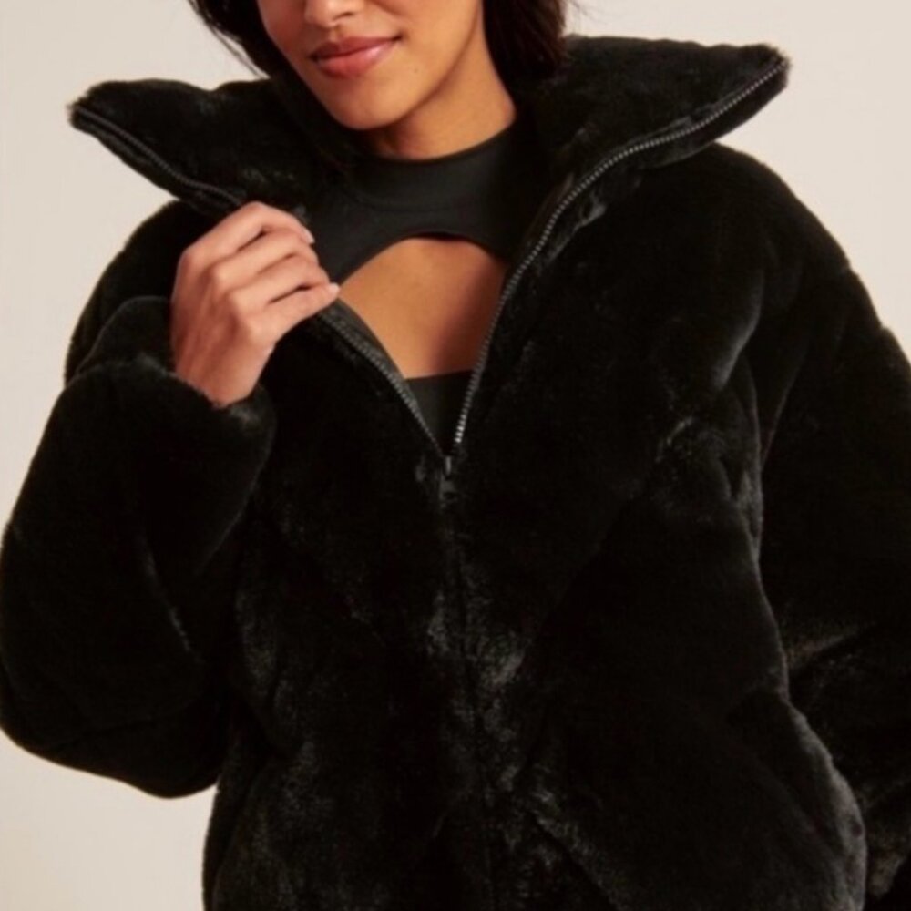 Abercrombie & Fitch Oversized Faux Fur Quilted Puffer Jacket XS Black